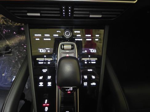 Used 2021 Porsche Cayenne GTS image 23