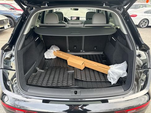 Used 2021 Audi Q5 Premium w/ Convenience Package image 8