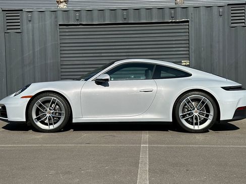 Used 2025 Porsche 911 Carrera image 2