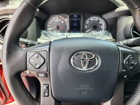 Used 2017 Toyota Tacoma TRD Off-Road w/ Tow Package (A/T) AWD/4WD image 19
