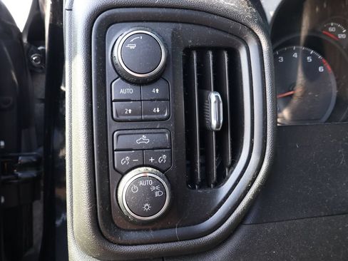 Used 2019 Chevrolet Silverado 1500 Custom Trail Boss w/ Custom Convenience Package AWD/4WD image 17