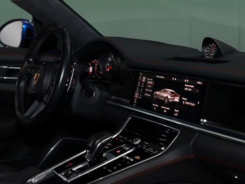 Used 2021 Porsche Panamera GTS w/ Premium Package image 57