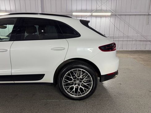 Used 2018 Porsche Macan AWD/4WD image 17
