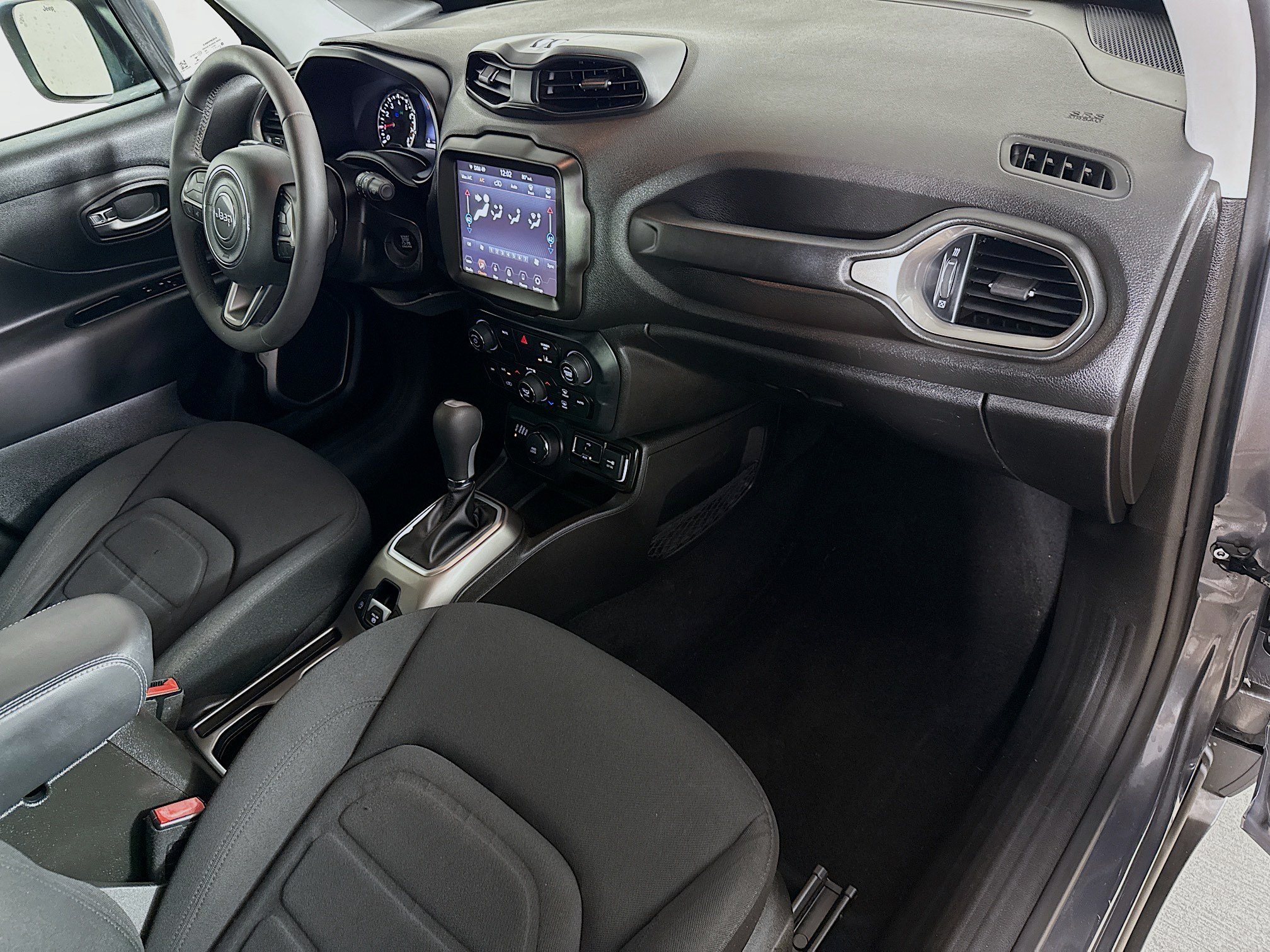Used 2022 Jeep Renegade Latitude AWD/4WD image 35