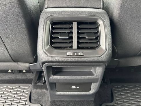 Used 2023 Volkswagen Taos SE AWD/4WD image 26