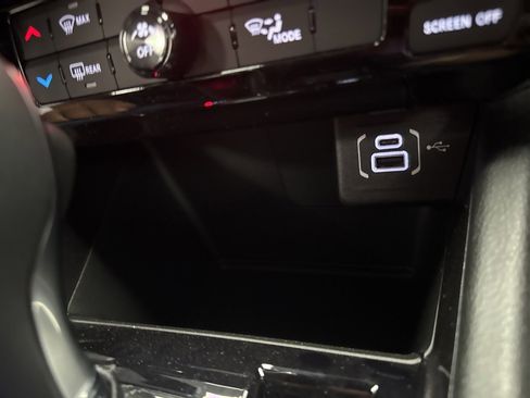 New 2025 Jeep Compass Latitude image 21