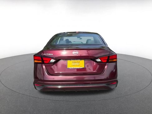 Used 2025 Nissan Altima 2.5 SV FWD image 12