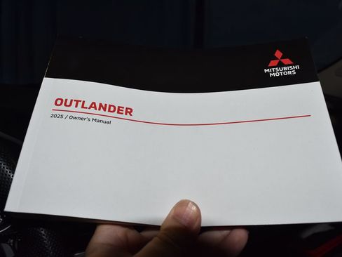 Used 2025 Mitsubishi Outlander SE AWD/4WD image 10