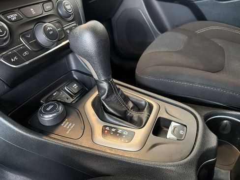 Used 2016 Jeep Cherokee Latitude w/ Cold Weather Group image 26