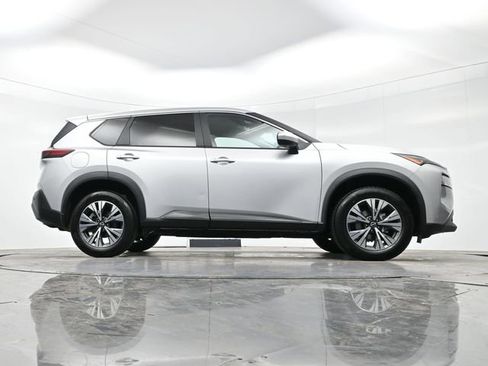 Used 2023 Nissan Rogue SV image 30