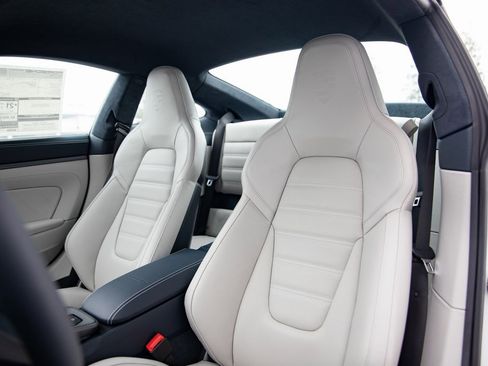 Used 2026 Porsche 911 Carrera image 5