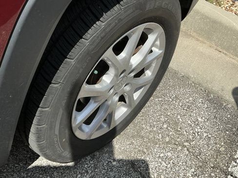 Used 2015 Jeep Cherokee Latitude FWD image 16