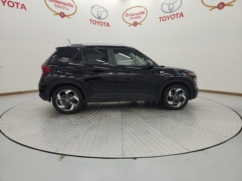 Used 2023 Hyundai Venue SEL FWD image 3