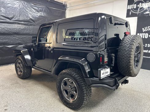 Used 2016 Jeep Wrangler Sahara w/ Connectivity Group AWD/4WD image 4
