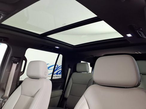 Used 2021 Chevrolet Tahoe Z71 w/ Luxury Package AWD/4WD image 13
