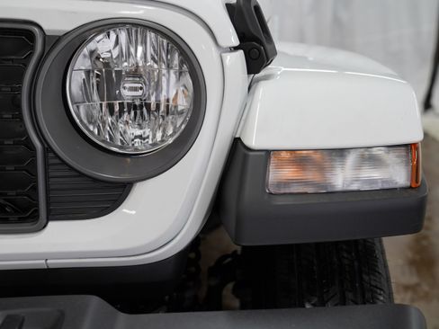 New 2025 Jeep Gladiator Sport image 14