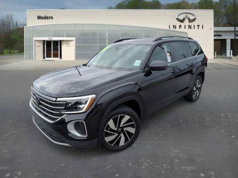 Used 2025 Volkswagen Atlas SE FWD image 1