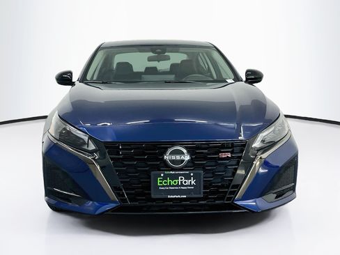 Used 2023 Nissan Altima 2.5 SR w/ SR Premium Package FWD image 2