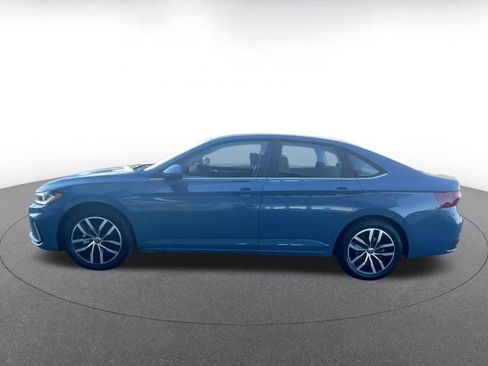 Used 2025 Volkswagen Jetta SE image 10