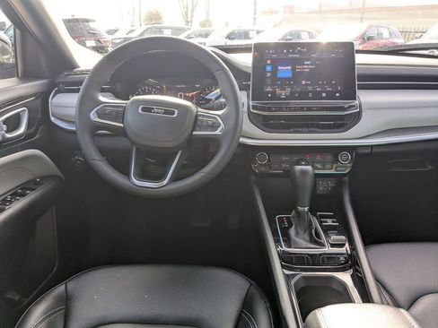 Used 2025 Jeep Compass Limited image 26