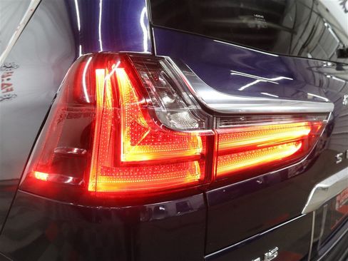 Used 2019 Lexus LX 570 4WD w/ Luxury Package image 13