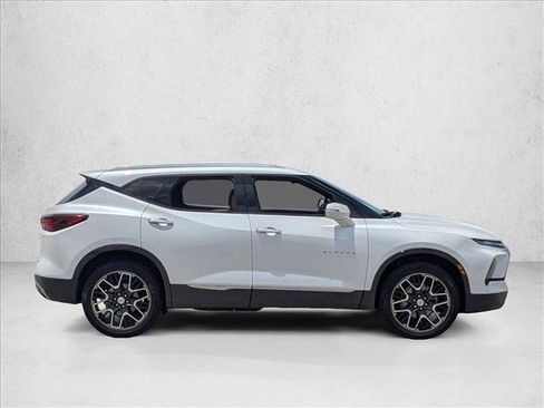 Used 2023 Chevrolet Blazer Premier FWD image 4