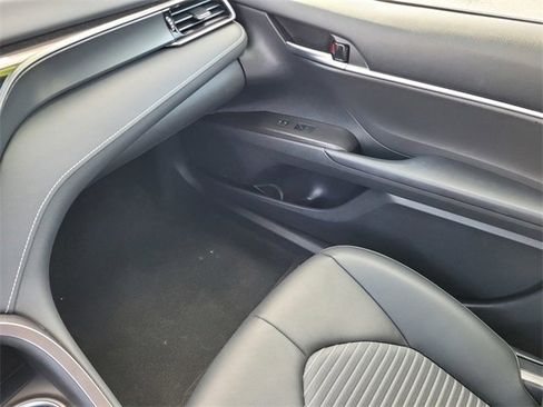 Used 2023 Toyota Camry SE image 11