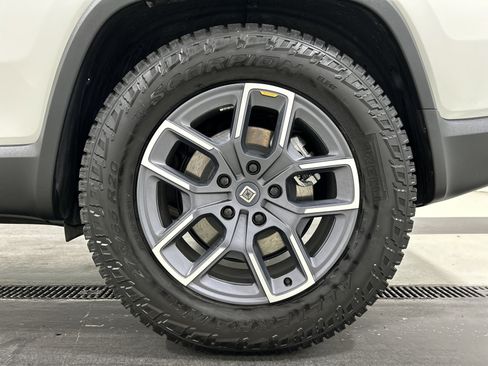 Used 2024 Rivian R1S Adventure AWD/4WD image 10