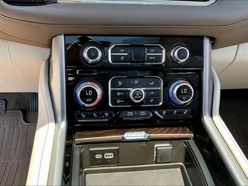 Used 2024 GMC Yukon Denali w/ Advanced Technology Package AWD/4WD image 16