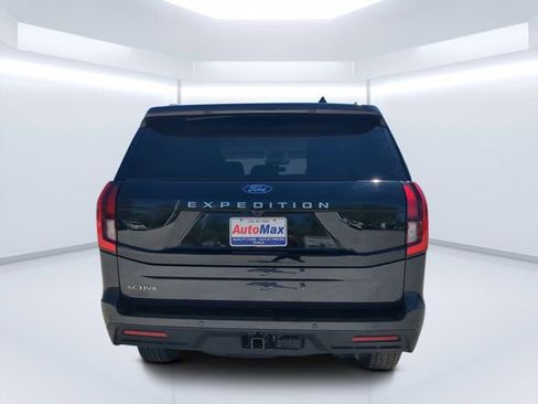Used 2025 Ford Expedition Active RWD image 4