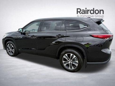 Used 2021 Toyota Highlander XLE AWD/4WD image 5