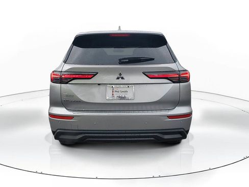 New 2026 Mitsubishi Outlander ES image 5