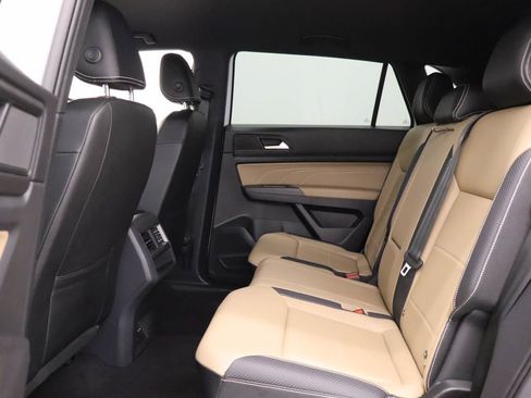 Used 2023 Volkswagen Atlas Cross Sport SE FWD image 16