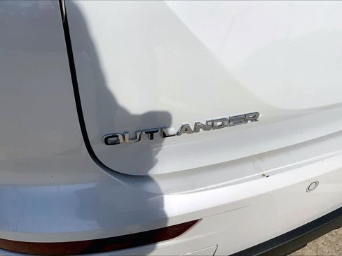 Used 2024 Mitsubishi Outlander SE image 10