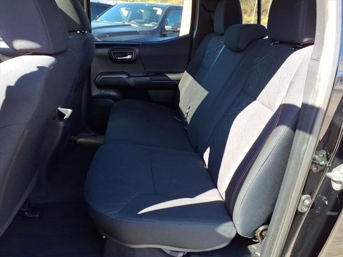 Used 2016 Toyota Tacoma SR image 10