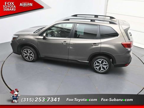 Used 2021 Subaru Forester Premium AWD/4WD image 35