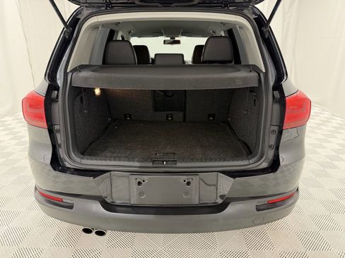 Used 2016 Volkswagen Tiguan S image 12