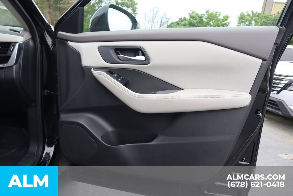 Used 2025 Nissan Rogue SV FWD image 29