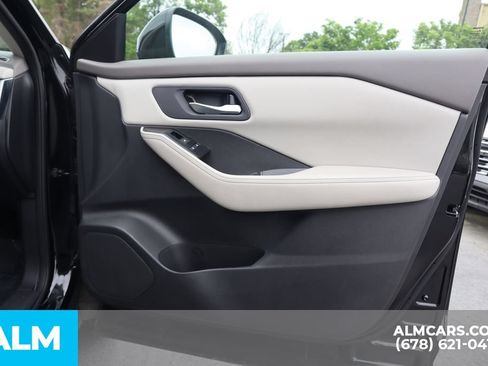 Used 2025 Nissan Rogue SV FWD image 29