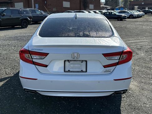 Used 2018 Honda Accord Touring image 7