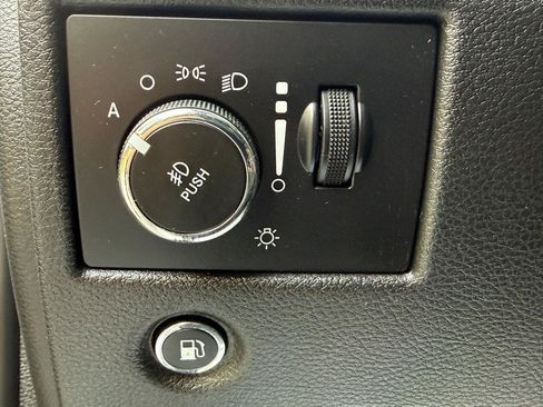 Used 2018 Jeep Grand Cherokee Overland AWD/4WD image 19