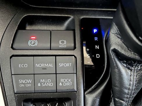 Used 2024 Toyota RAV4 LE AWD/4WD image 33