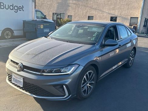 Used 2025 Volkswagen Jetta SE FWD image 1