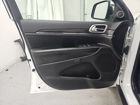 Used 2019 Jeep Grand Cherokee Limited AWD/4WD image 11