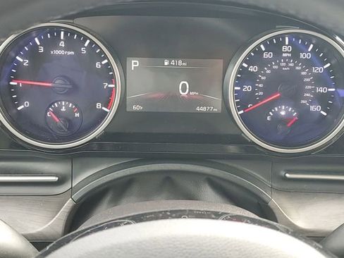 Used 2024 Kia Carnival EX FWD image 21