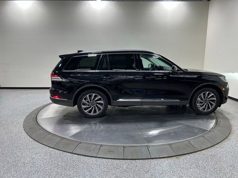 Certified 2025 Lincoln Aviator AWD image 5