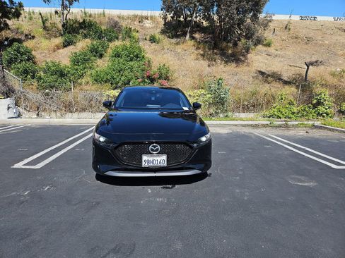 Used 2019 MAZDA MAZDA3 Hatchback w/ Preferred Package FWD image 12