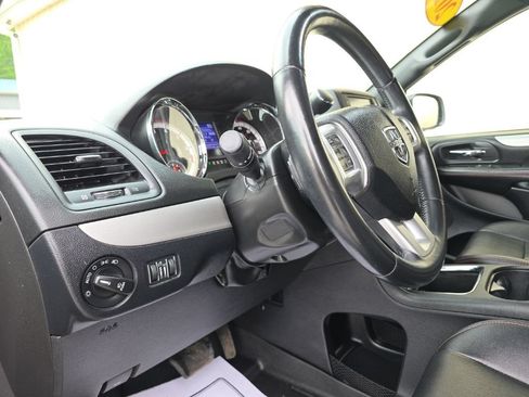 Used 2019 Dodge Grand Caravan GT FWD image 16