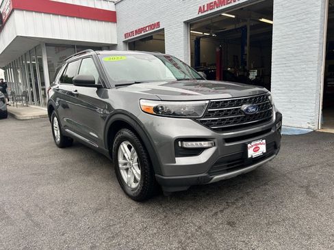 Used 2022 Ford Explorer XLT w/ Equipment Group 202A AWD/4WD image 2