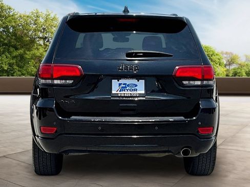 Used 2017 Jeep Grand Cherokee Altitude AWD/4WD image 4